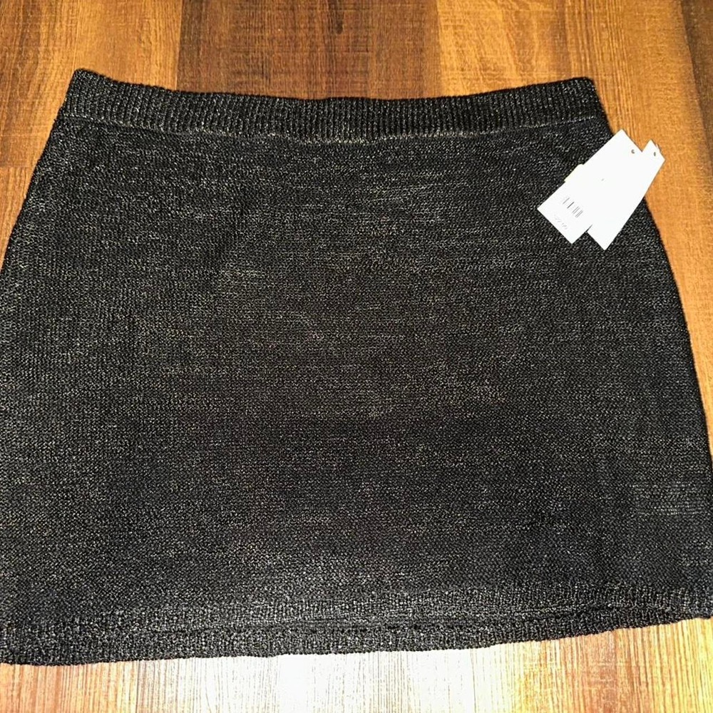 black mini skirt with silver shimmer. NWT! Size L. Small snag